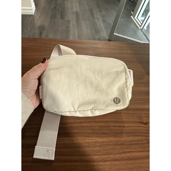 Lululemon Everywhere Belt Bag 1L - Picture 1 of 6